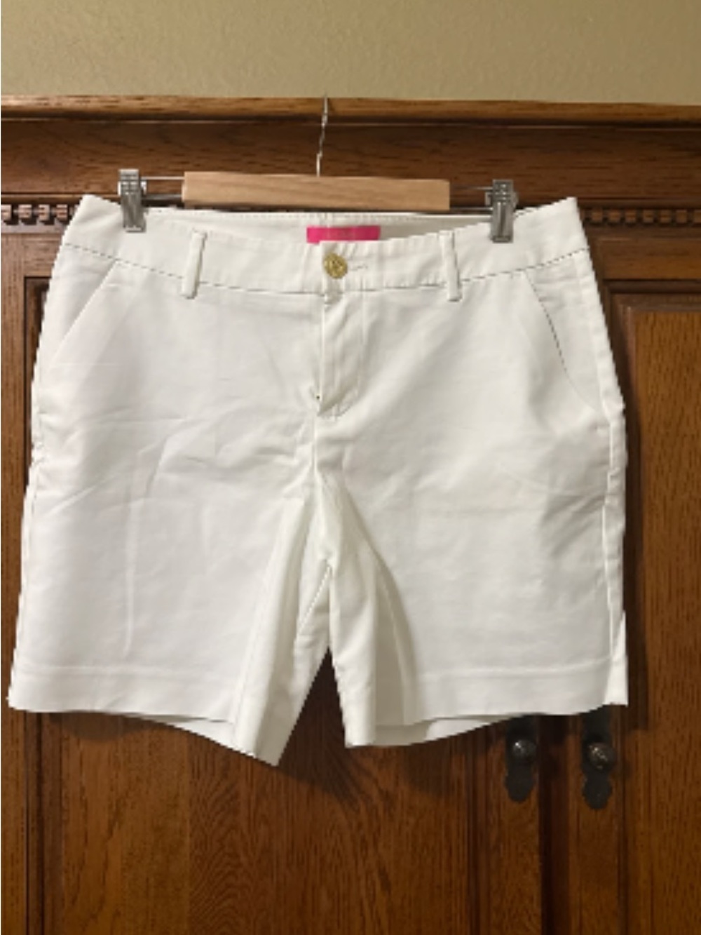 BNWOT Lilly Pulitzer 7" Shara Mid-Rise Stretch Shorts in Resort White - Picture 3 of 7